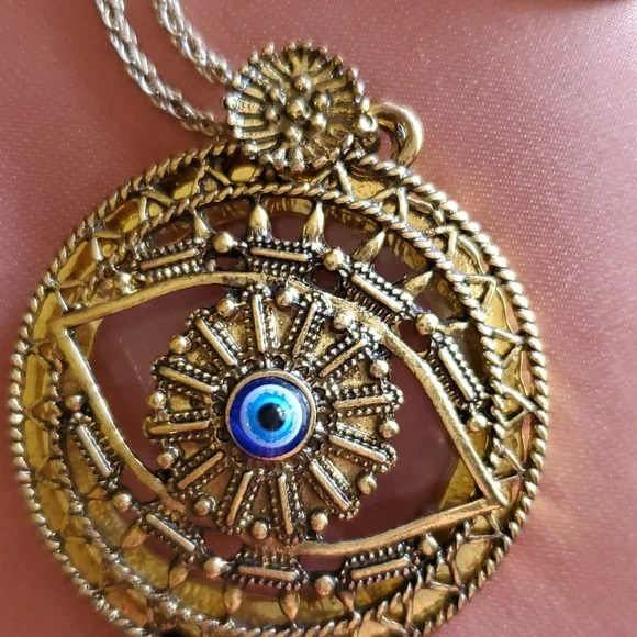 Necklaces - Picture 3 of 4